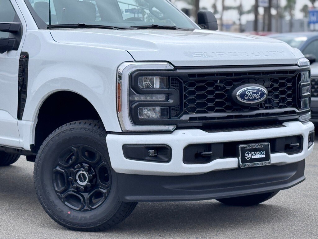 2025 Ford F-350 XL photo 3