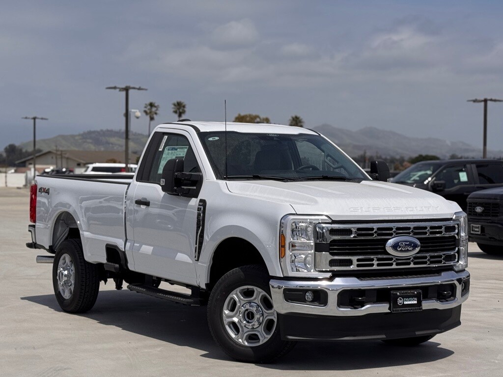 2025 Ford F-350 XLT photo 2