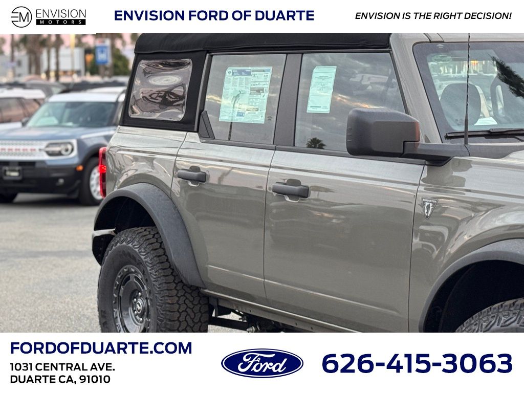 2025 Ford Bronco Base photo 4