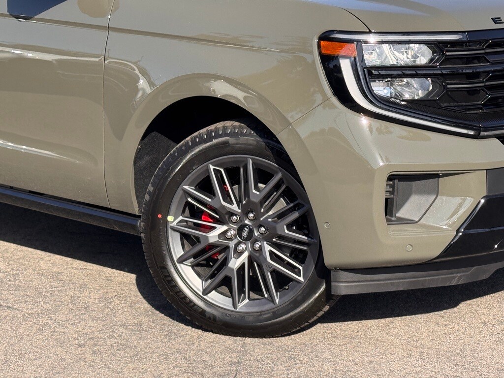 2025 Ford Expedition MAX Platinum photo 4