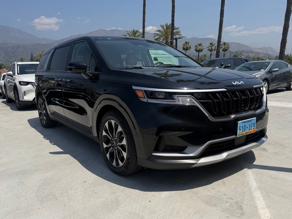 2024 Kia Sedona EX's photo