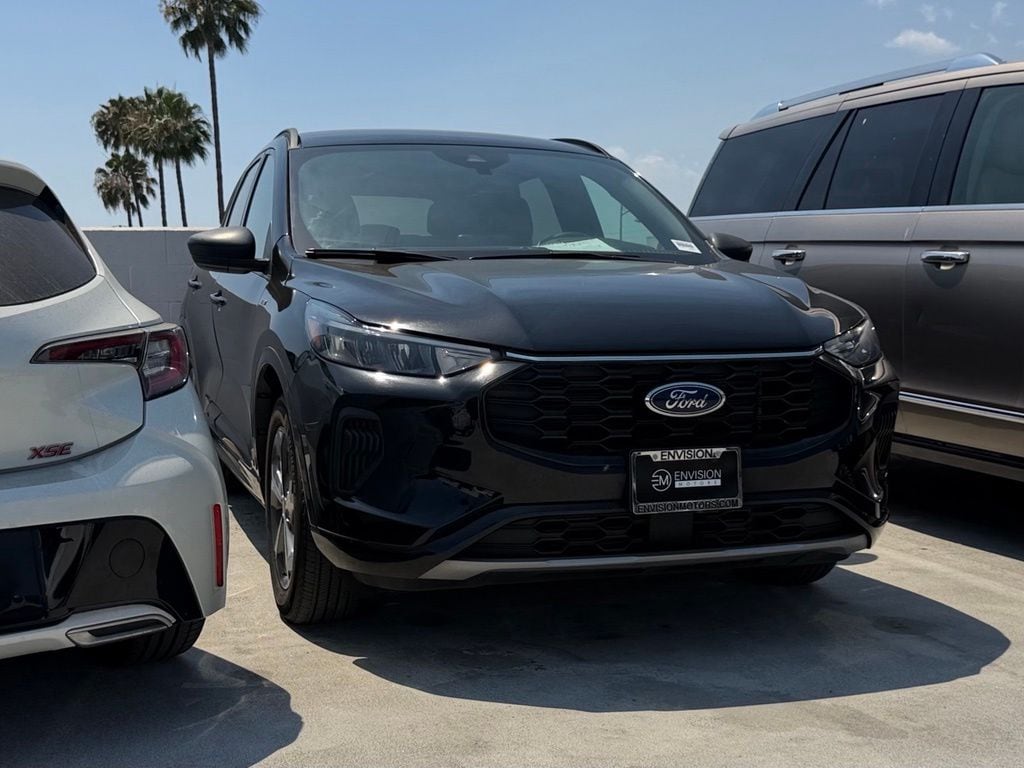 2023 Ford Escape ST-Line AWD's photo