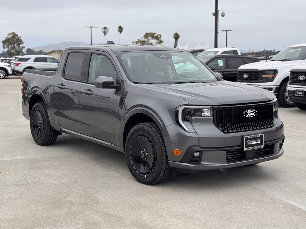 2025 Ford Maverick photo 2