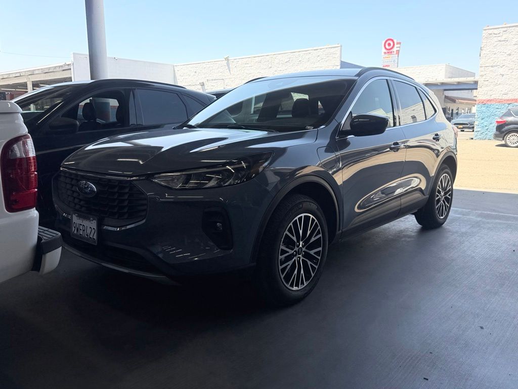 2025 Ford Escape Plug-in FWD's photo