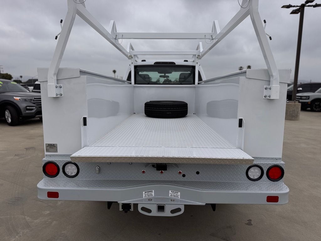 2025 Ford F-350 Super Duty Chassis Cab XLT - Photo 13