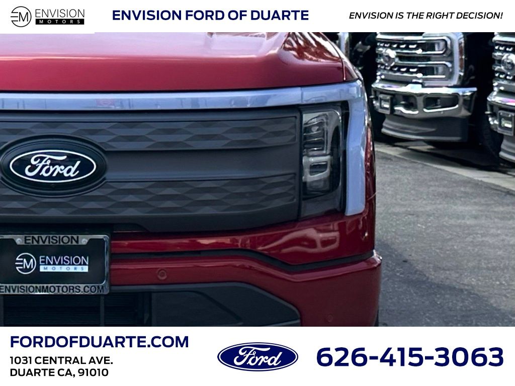 2025 Ford F-150 Lightning Lariat photo 3