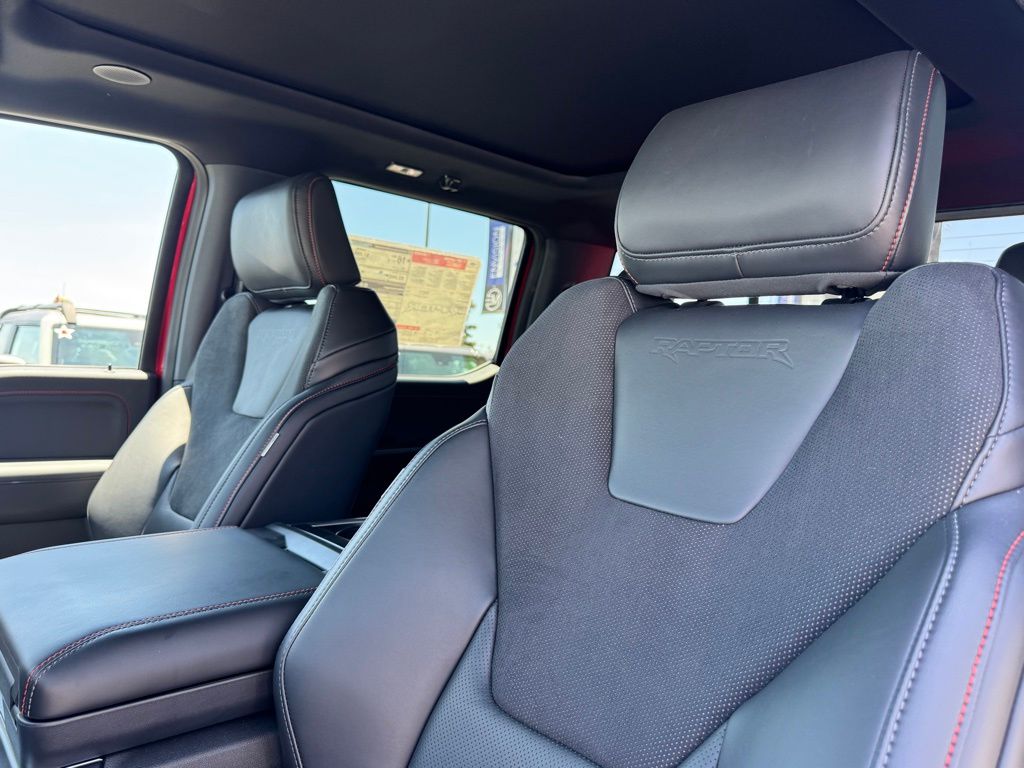 2025 Ford F-150 Raptor - Photo 17