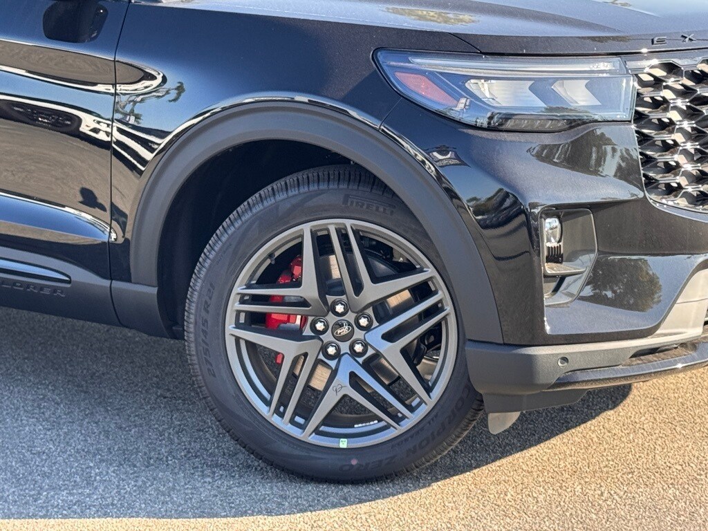 2025 Ford Explorer ST photo 4