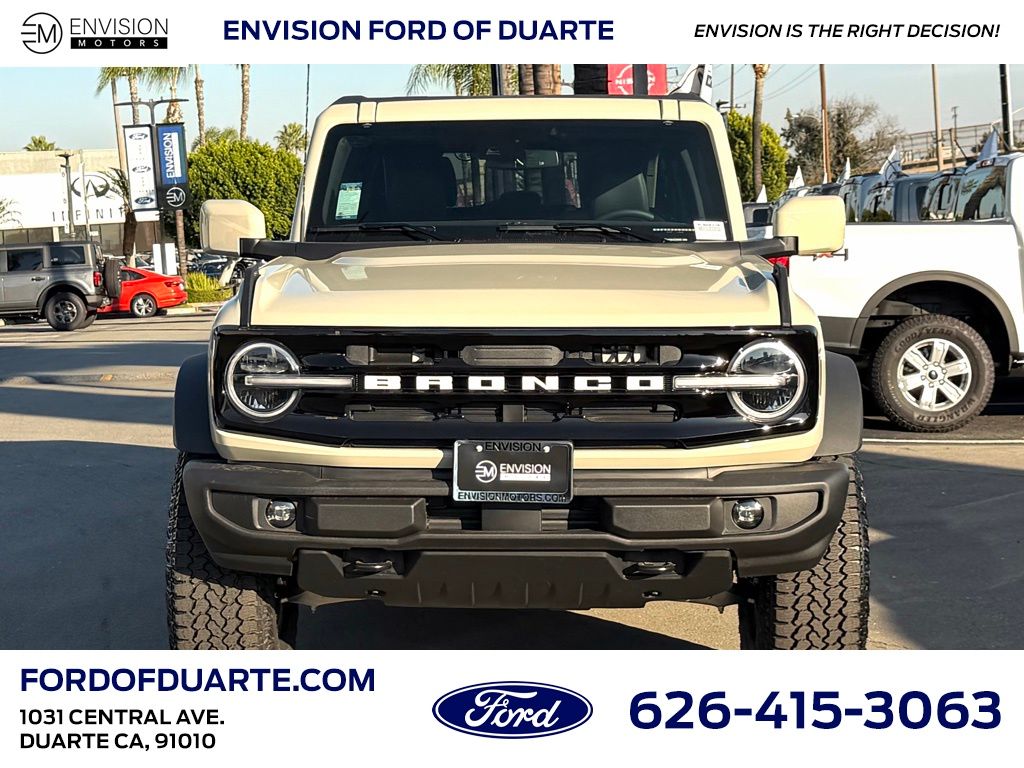 2025 Ford Bronco Outer Banks photo 2