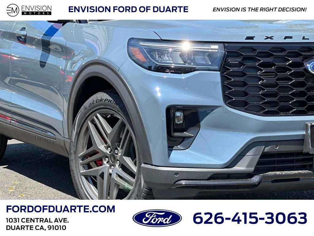 2025 Ford Explorer ST photo 3
