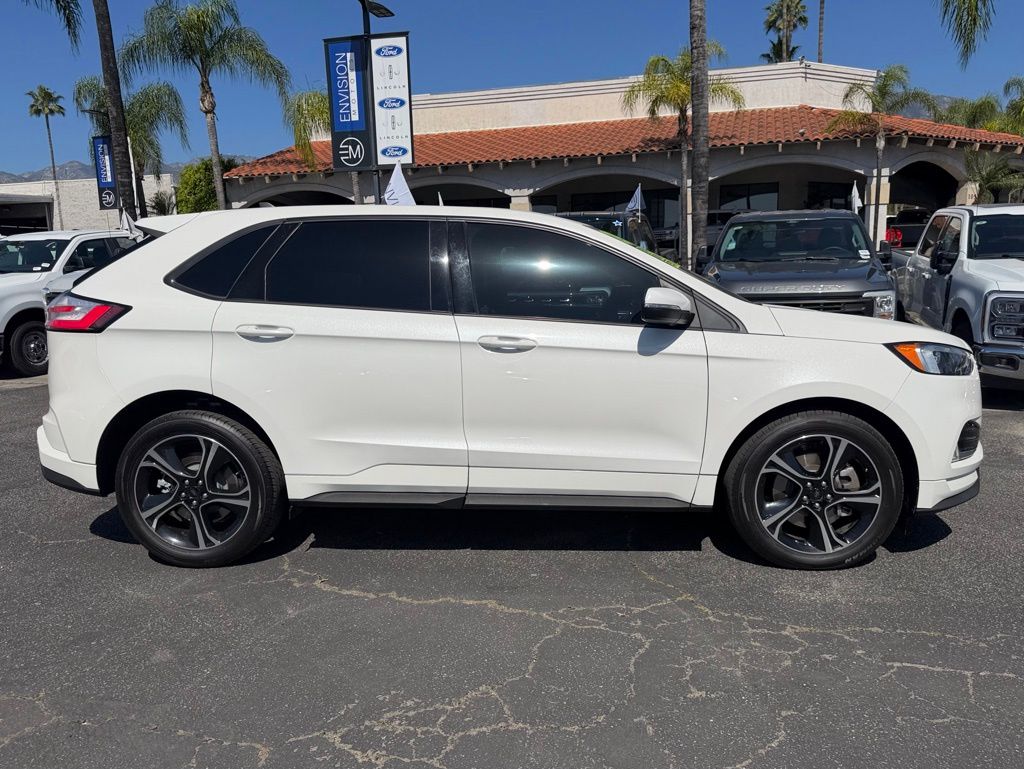 2021 Ford Edge ST photo 3