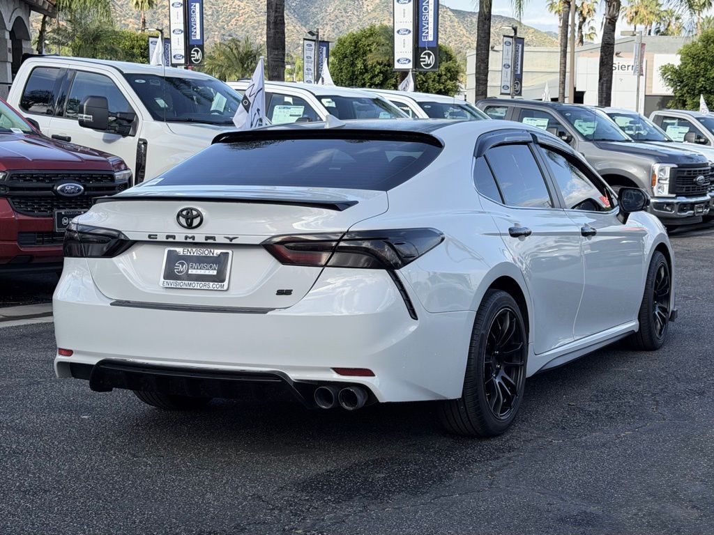 2022 Toyota Camry SE photo 3