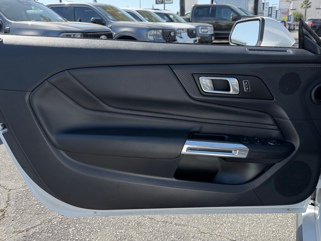 2025 Ford Mustang GT Premium - Photo 18