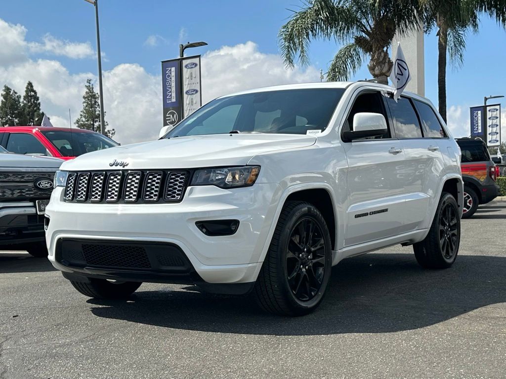 2017 Jeep Grand Cherokee Laredo photo 4