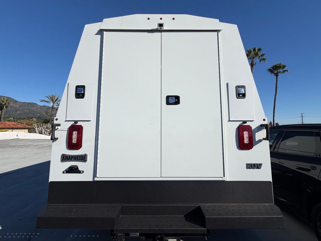 2025 Ford F-550 Super Duty Chassis Cab XLT - Photo 11