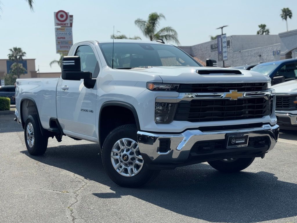 2024 Chevrolet Silverado 2500HD LT photo 2