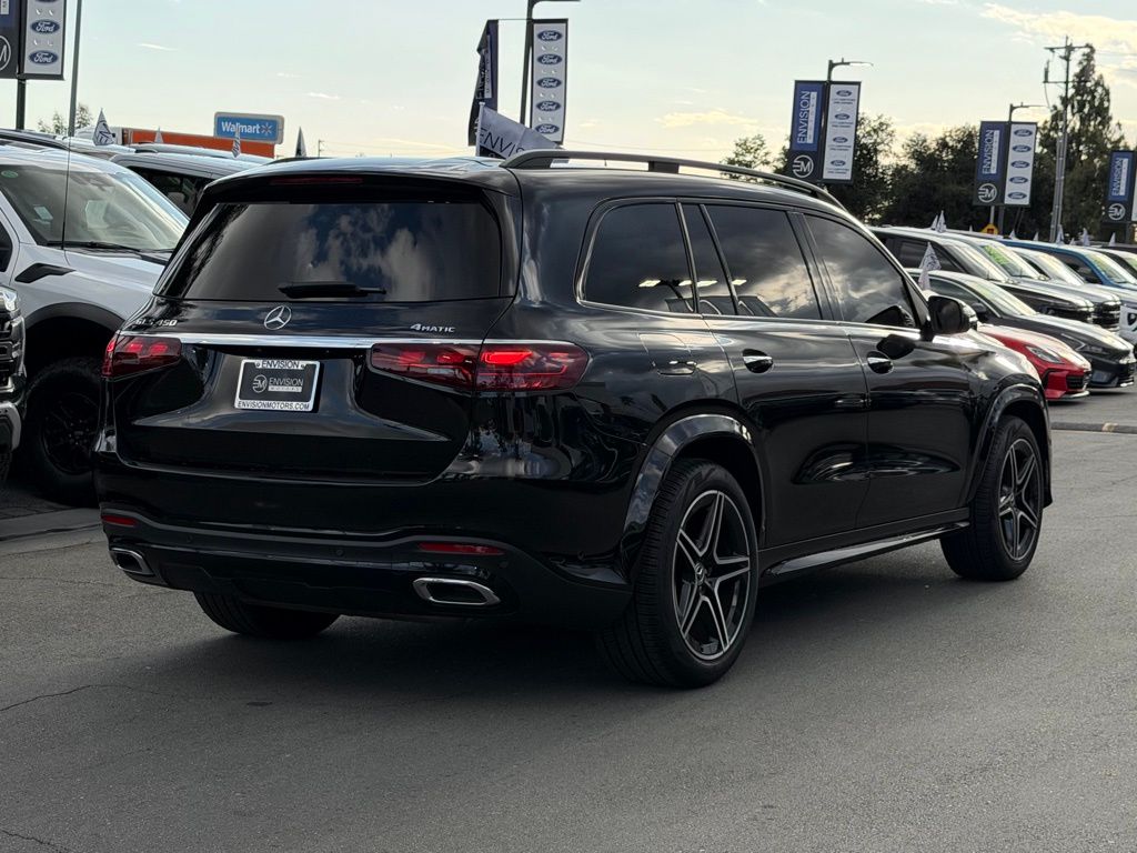 2025 Mercedes-Benz GLS 450 4MATIC photo 3