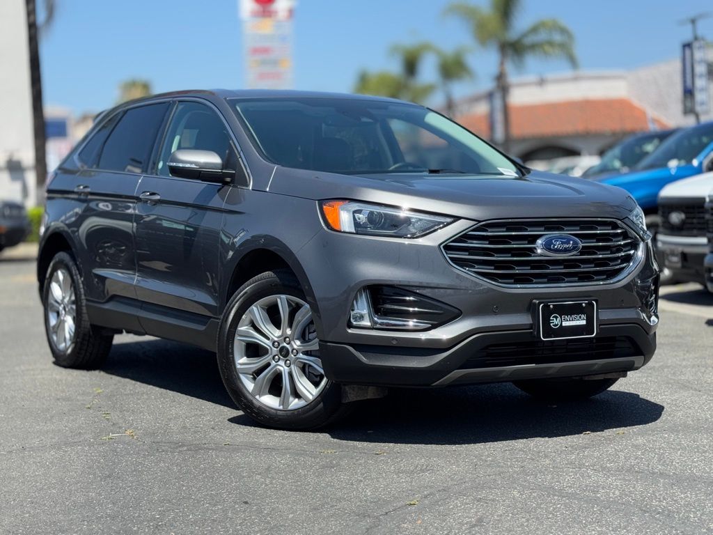 2023 Ford Edge Titanium photo 2