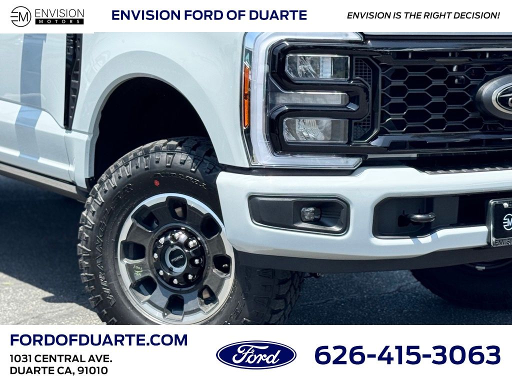 2025 Ford F-250 Lariat photo 3