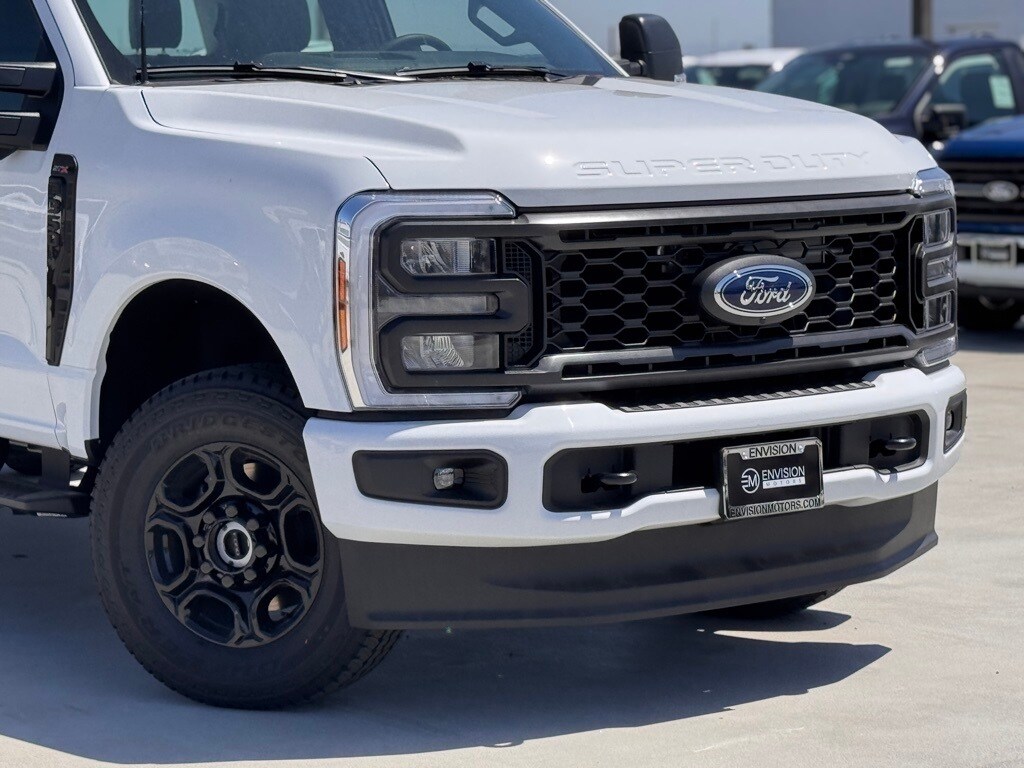 2025 Ford F-350 XL photo 4