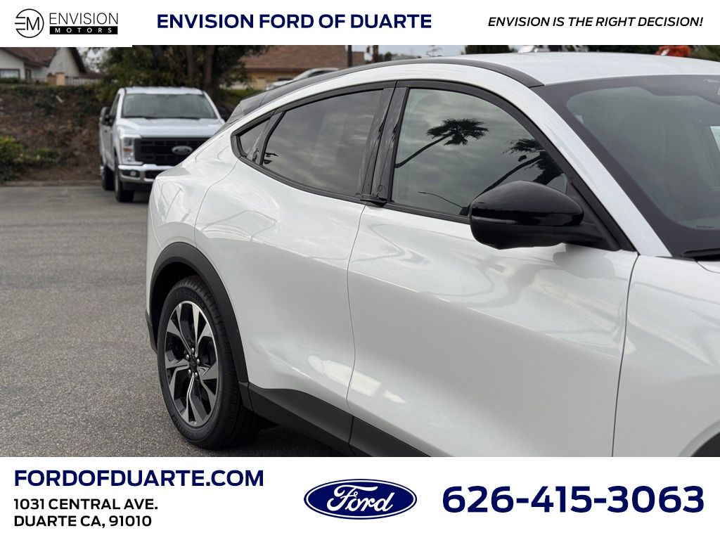 2025 Ford Mustang Mach-E Select photo 4