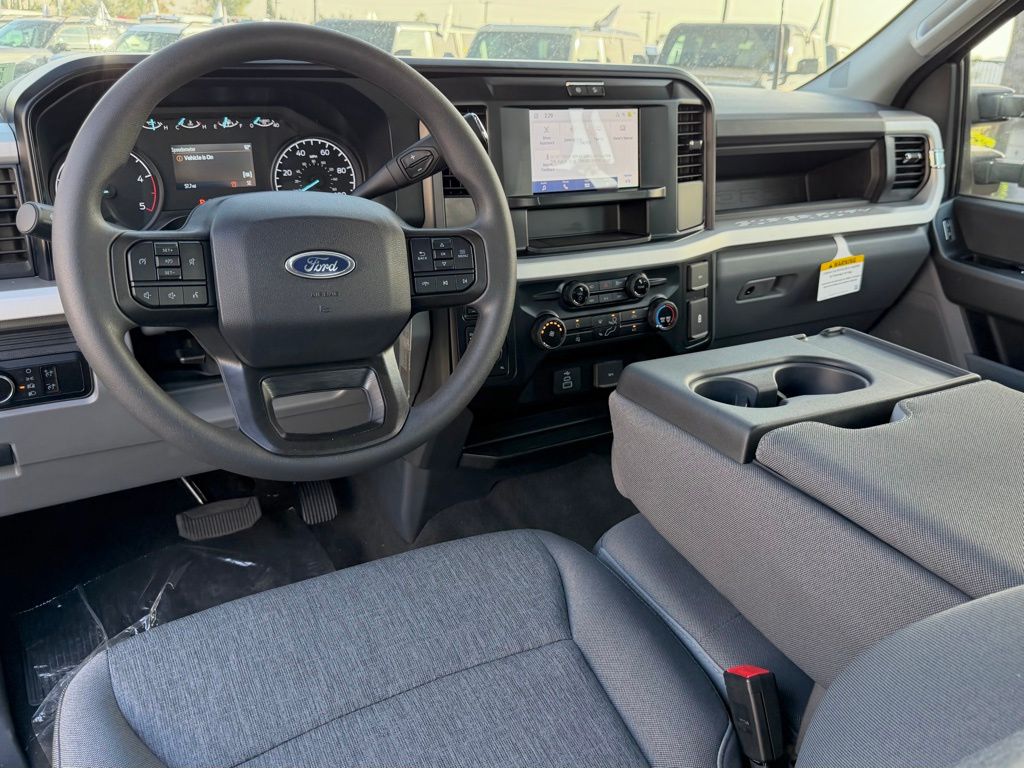 2025 Ford F-550 Super Duty Chassis Cab XLT - Photo 28