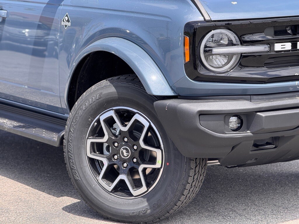 2025 Ford Bronco Outer Banks photo 4