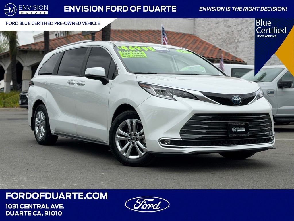 2024 Toyota Sienna Limited 7-Passenger Hybrid FWD's photo