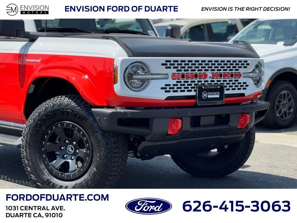 2025 Ford Bronco First Edition photo 2