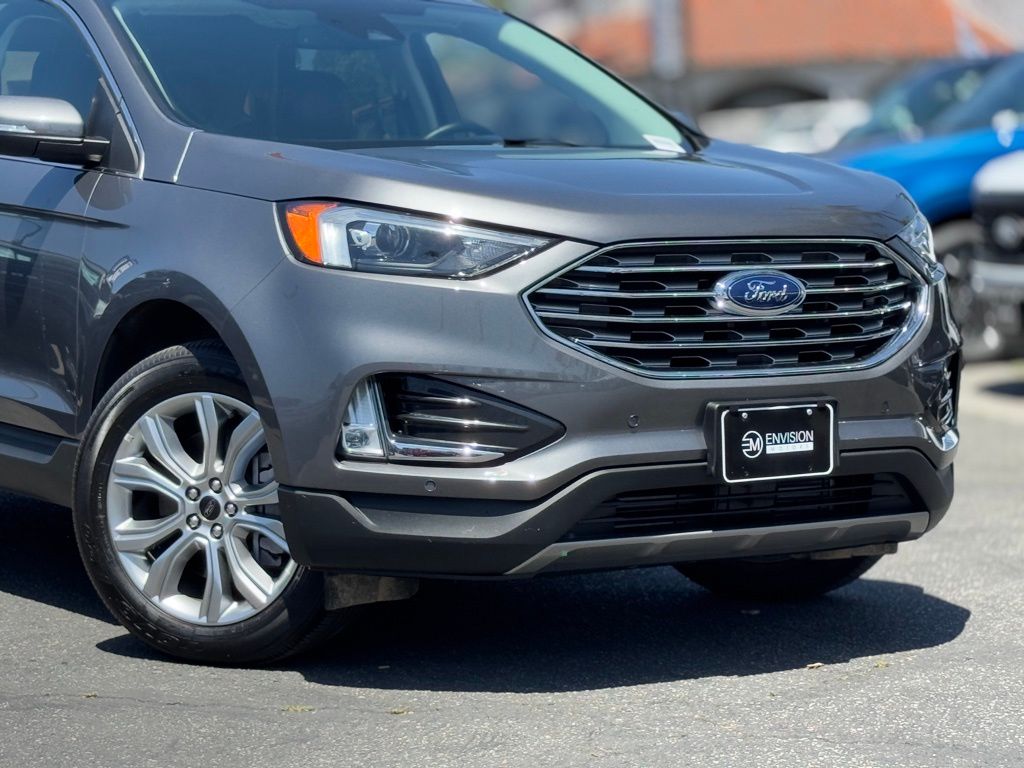 2023 Ford Edge Titanium photo 3