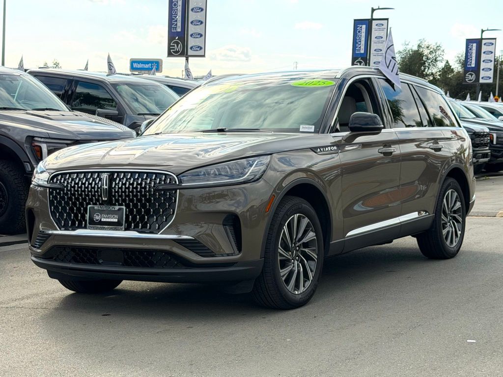 2025 Lincoln Aviator Premiere photo 3