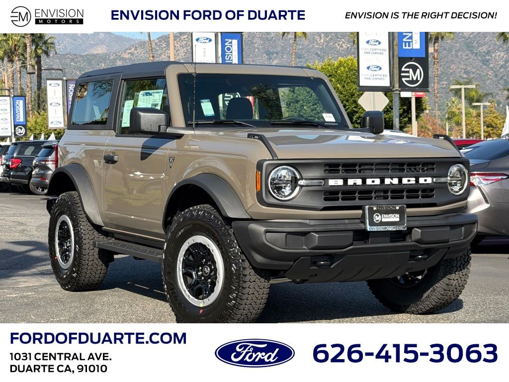 2025 Ford Bronco Base photo 2