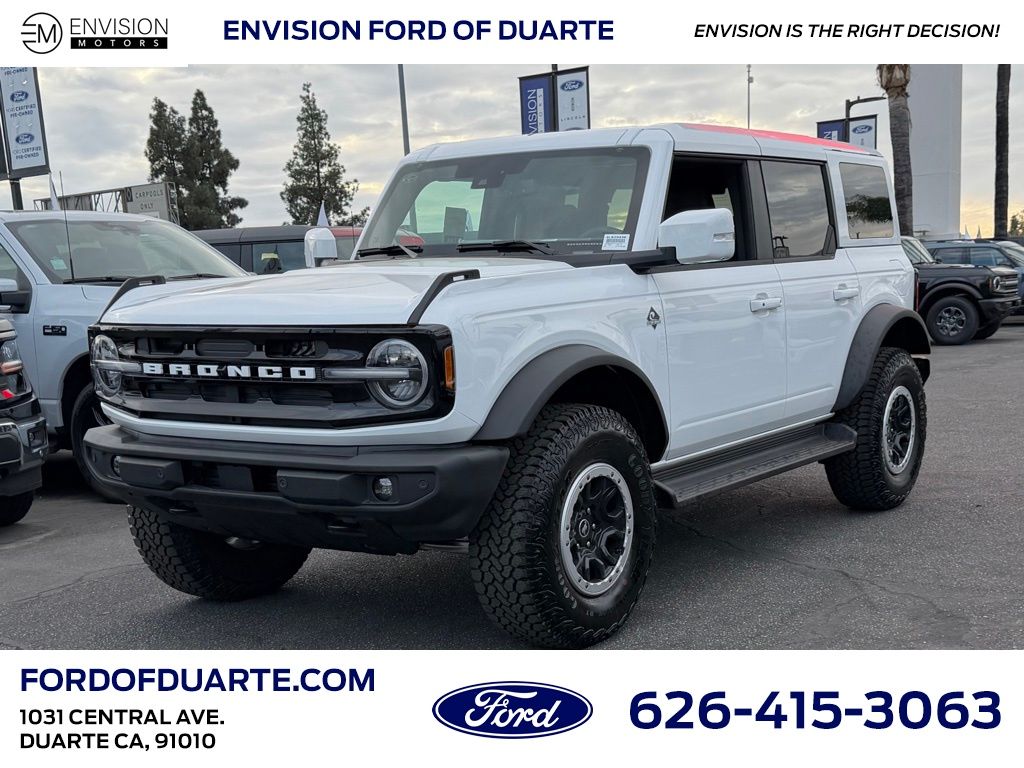 2025 Ford Bronco Outer Banks photo 4