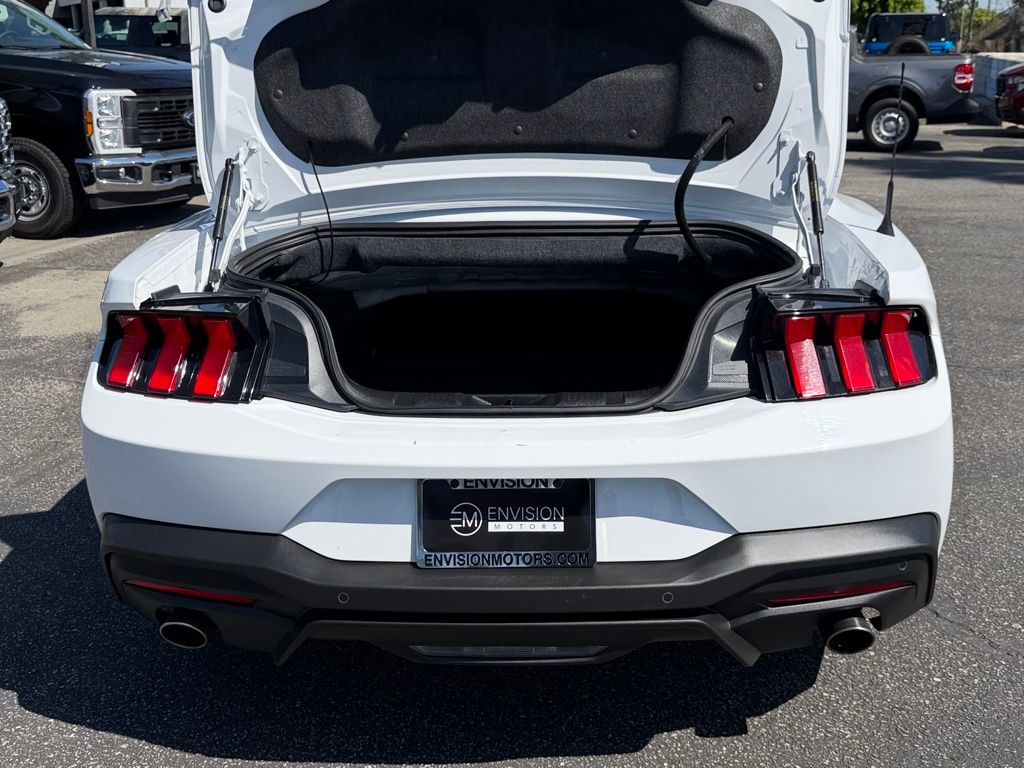 2025 Ford Mustang GT Premium - Photo 13
