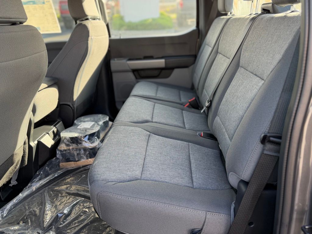 2025 Ford F-550 Super Duty Chassis Cab XLT - Photo 30