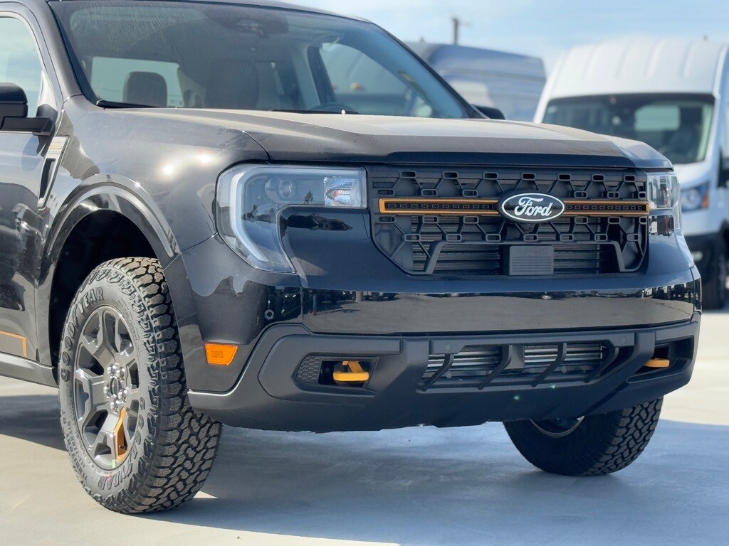 2025 Ford Maverick Tremor photo 2