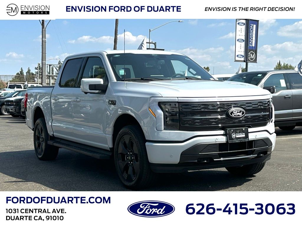 2025 Ford F-150 Lightning Platinum's photo