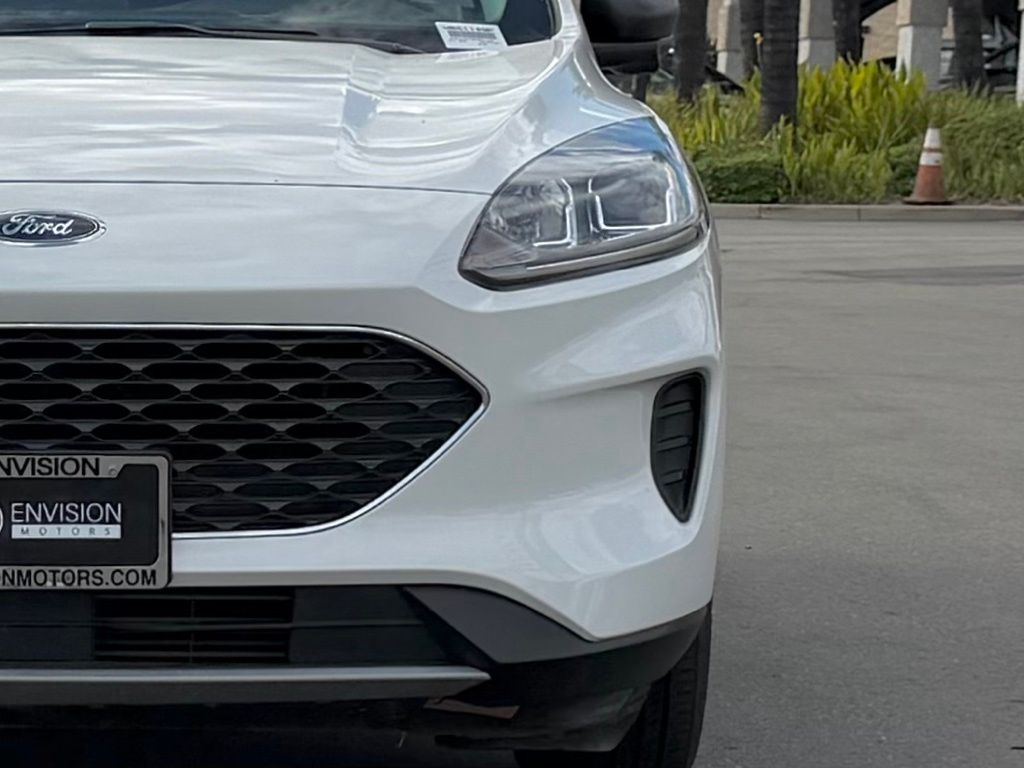 2022 Ford Escape SE photo 3