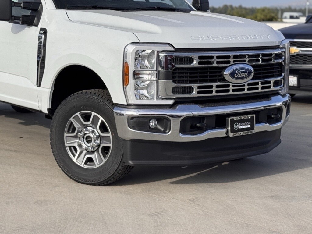 2025 Ford F-350 XLT photo 3