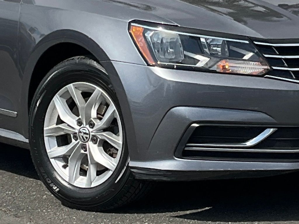 Used 2016 Volkswagen Passat 1.8T Sedan