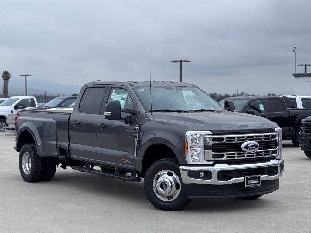 2025 Ford F-350 XL photo 2