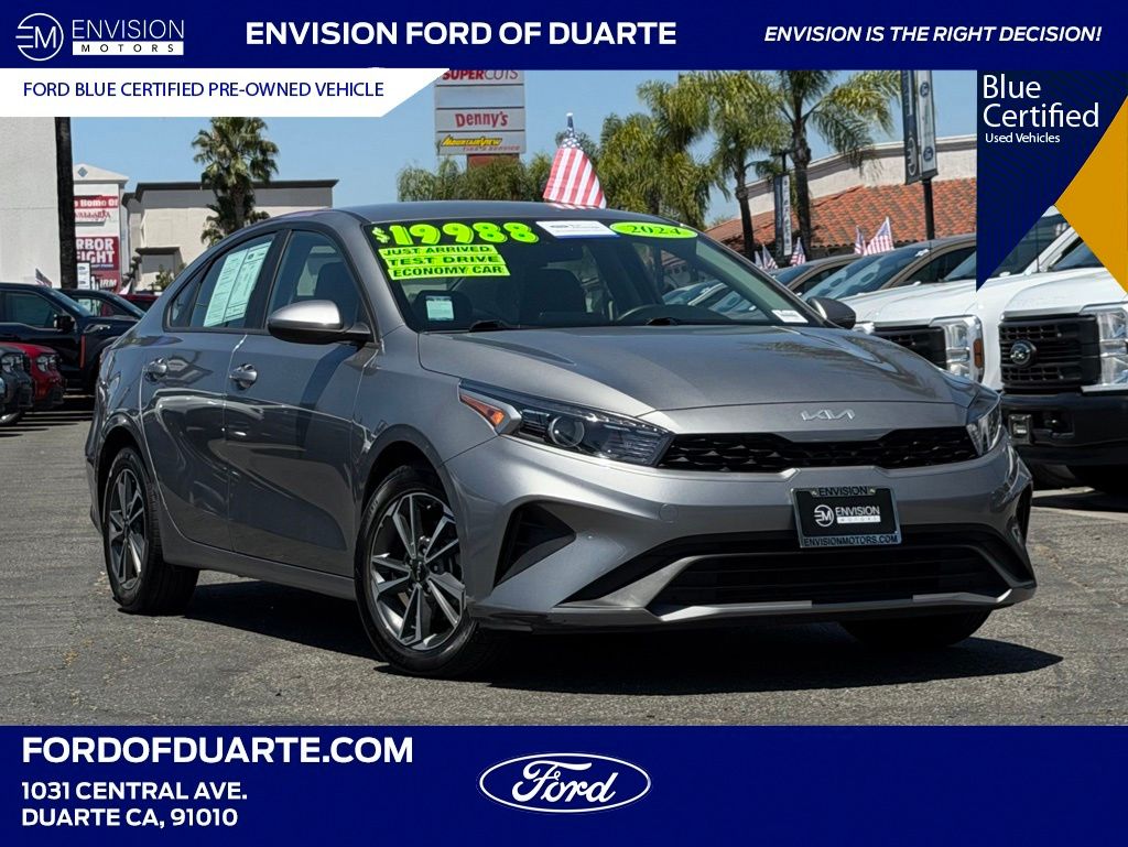 2024 Kia Forte LXS AT's photo