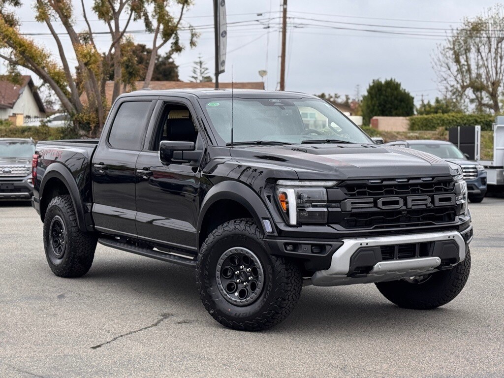2025 Ford F-150 Raptor photo 2