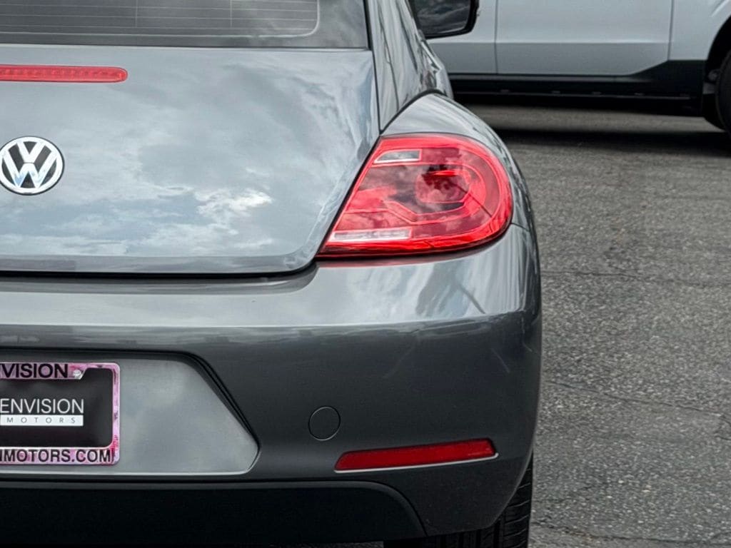 2013 Volkswagen Beetle 2.5L photo 3