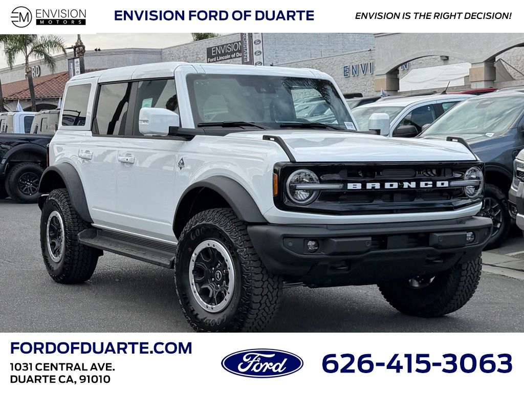 2025 Ford Bronco Outer Banks photo 2