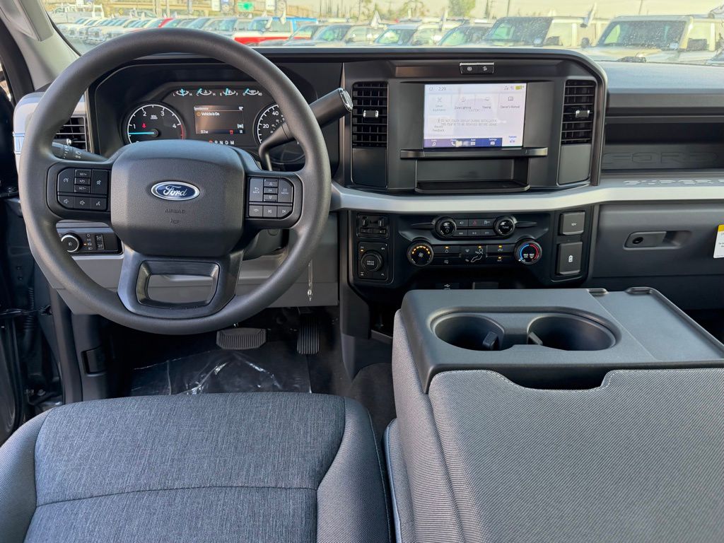 2025 Ford F-550 Super Duty Chassis Cab XLT - Photo 29