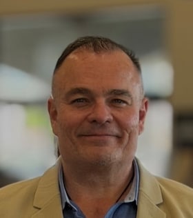 Staff member Leslie Aguilar from ID_8933d0