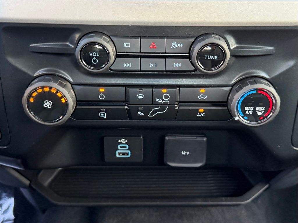 2025 Ford F-550 Super Duty Chassis Cab XLT - Photo 27