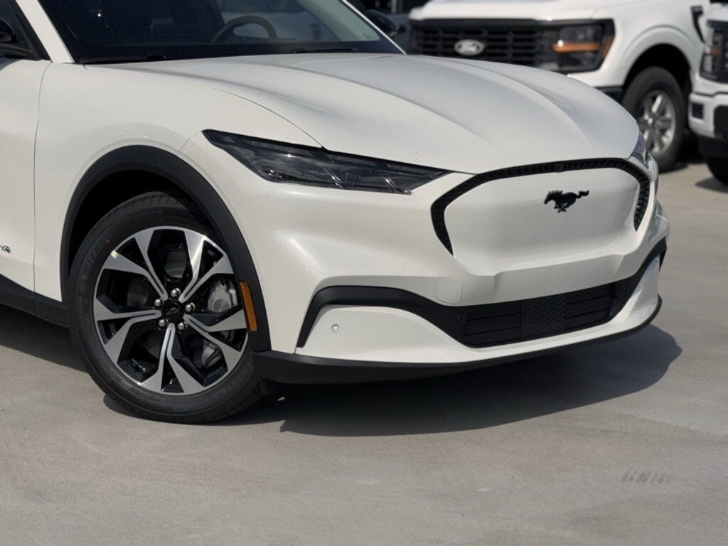 2025 Ford Mustang Mach-E Select photo 3