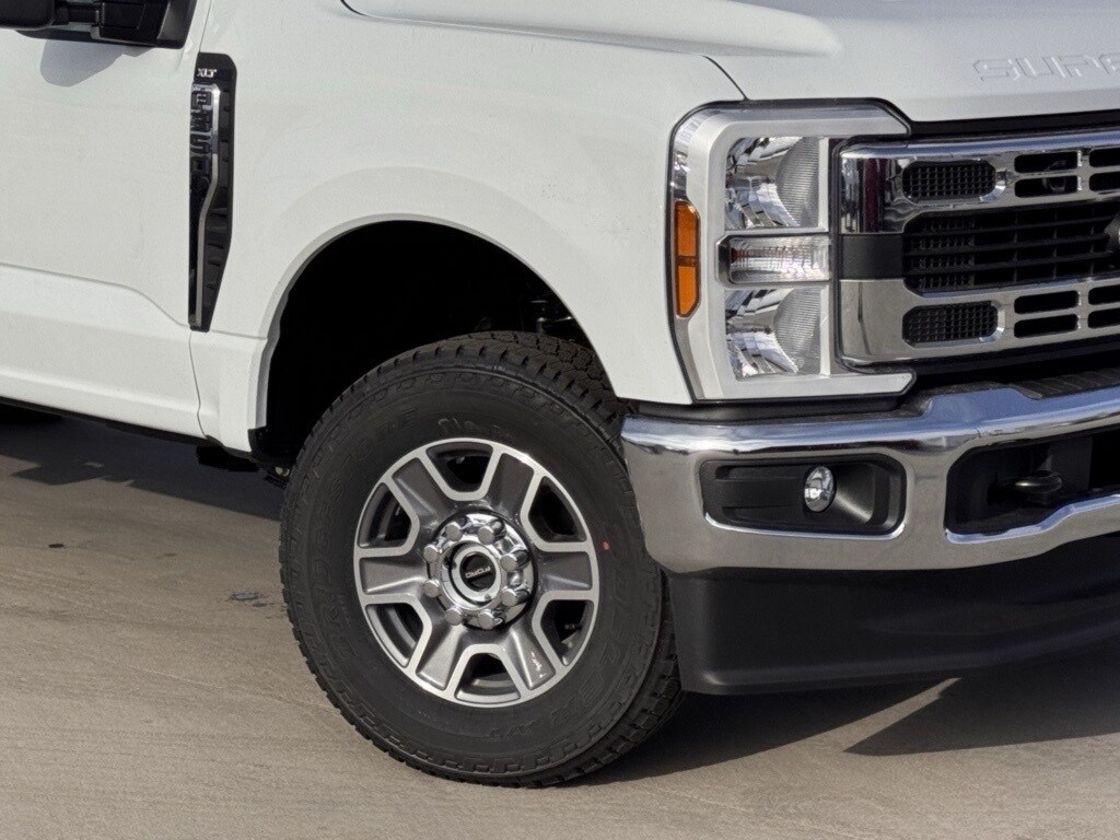 2025 Ford F-350 XLT photo 4